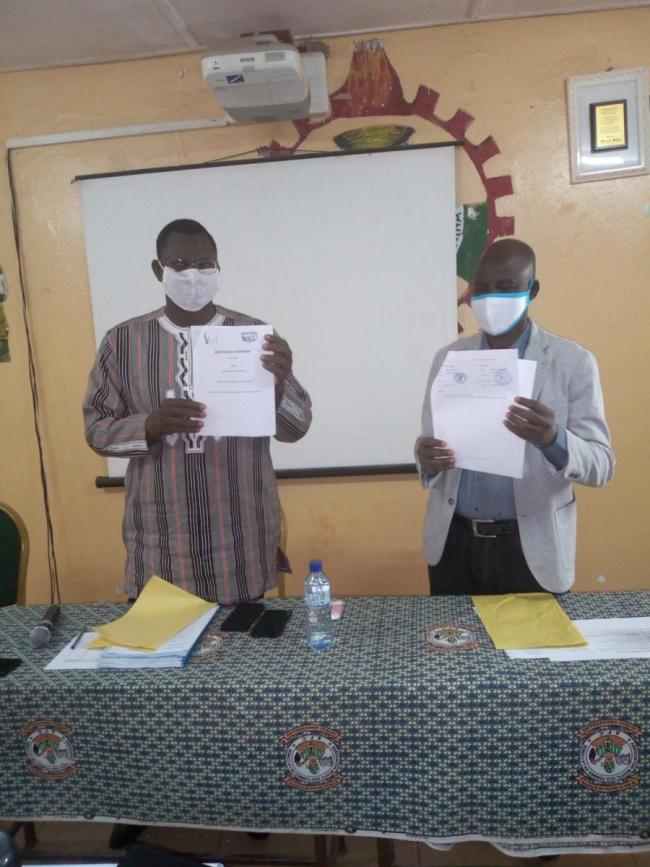 Exchange of the signed protocol between ECG and Banfora municipality (PH. N-R. ZOHOUN)