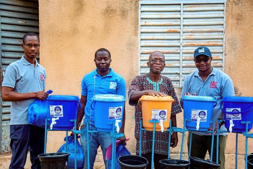 From left to right, Ouattara Mamadou, driver at IRC, Bancé Wahabou, assistant accountant at IRC, Zombra Tingandé Prosper, Director of Gogaré A school, Sidibé Ibrahim Goodwill Ambassador for Water, Hygiene and Sanitation (Ph. D. Zongo) 