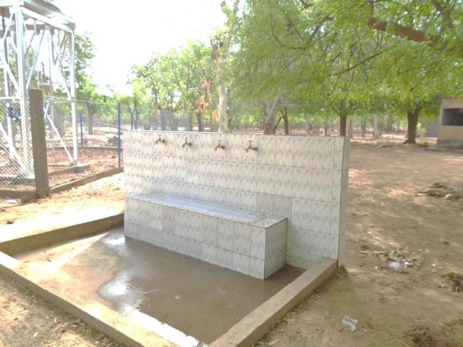 Handwashing facility in Makalondi (O. Boukari, IRC Niger)