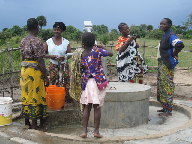 People around a water point